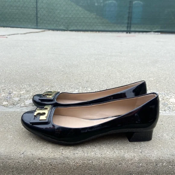 TORY BURCH GIGI FLATS BLACK PATENT LEATHER SHOES LOAFERS SZ 7